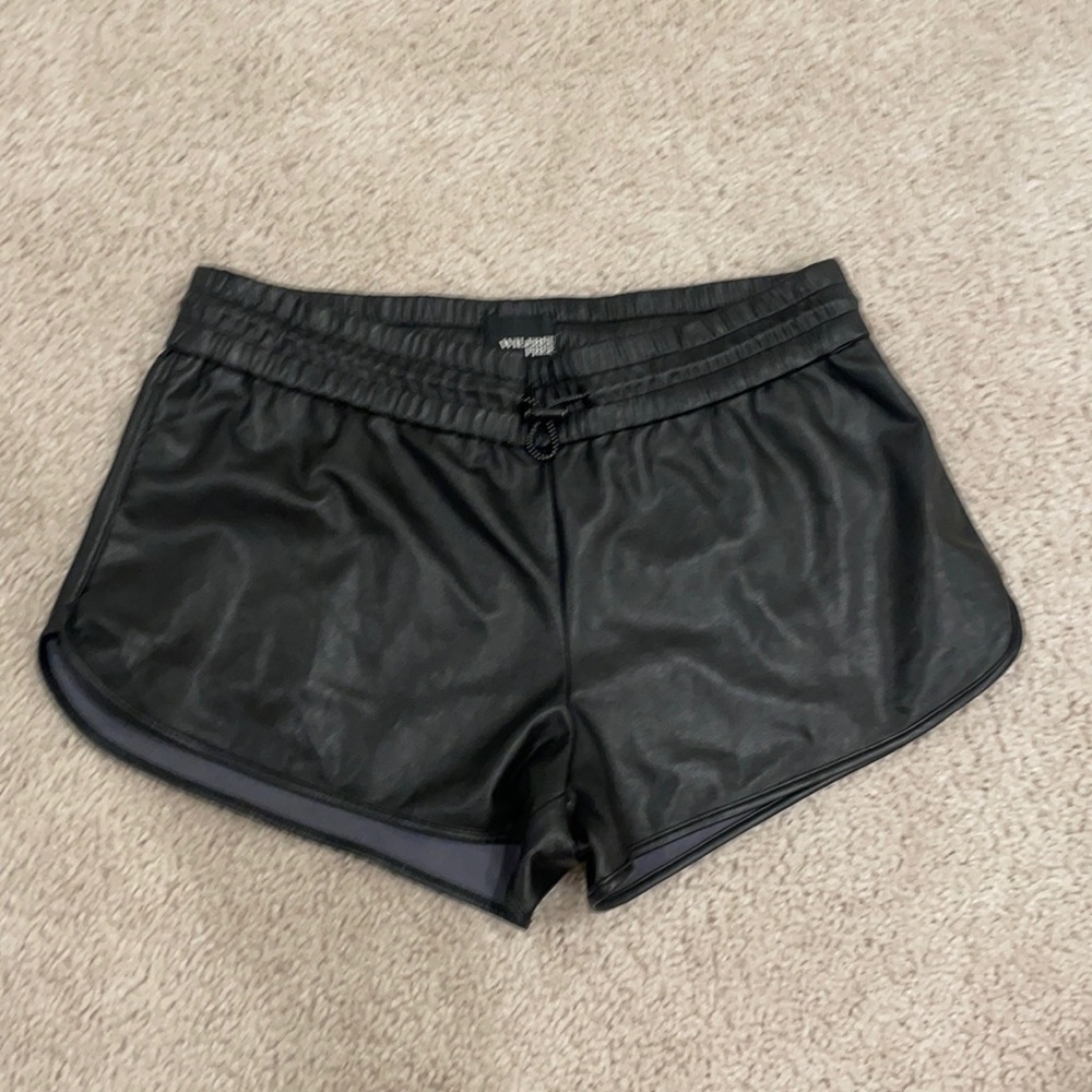 Wilfred Free faux leather shorts - Picture 1 of 7